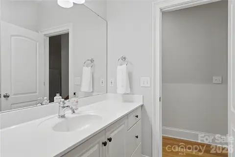 Secondary Full Adjoining Bath