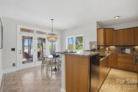 Kitchen and breakfast area.