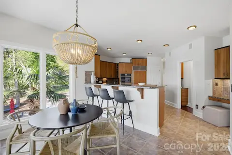 Kitchen and breakfast area.