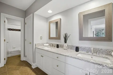 Lower level full bathroom.