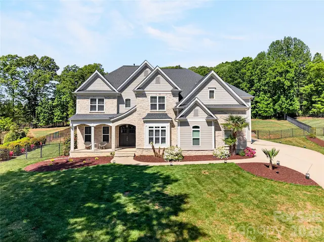 121 Leeward Shoals Lane, Mooresville, NC
