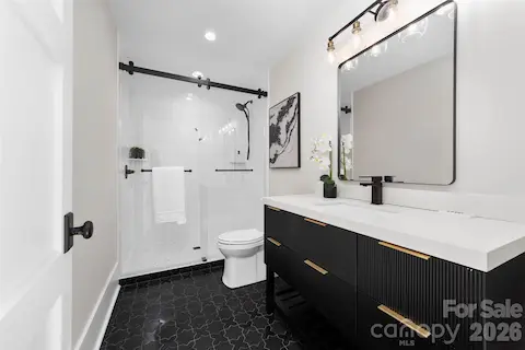 Third floor ensuite bathroom