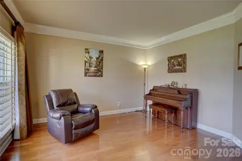 Sitting Room or Flex Space