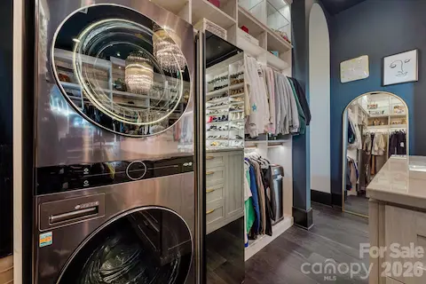 W/D, Steamer in Primary Closet.