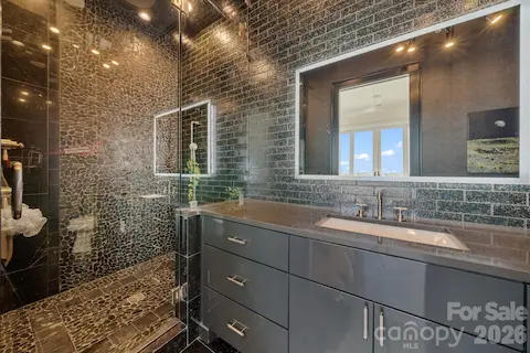En Suite #2