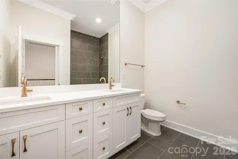 Secondary Full Bath