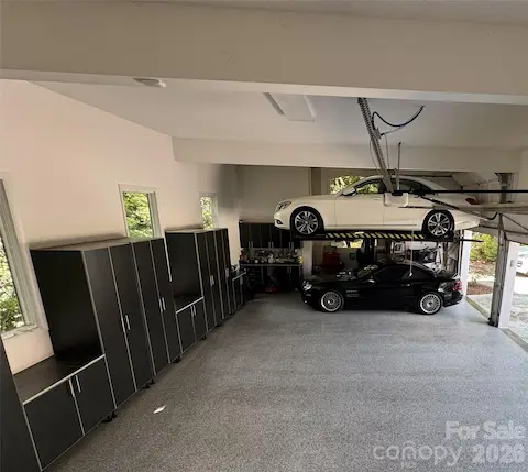 3 car garage with hydraulic lift