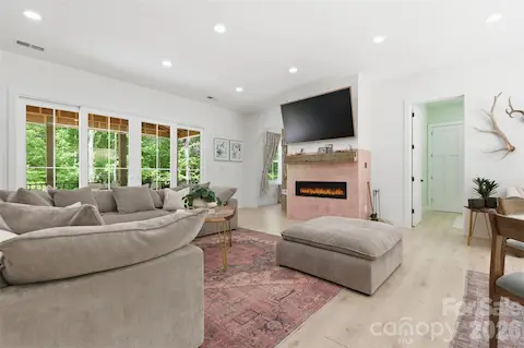 Customizable fireplace