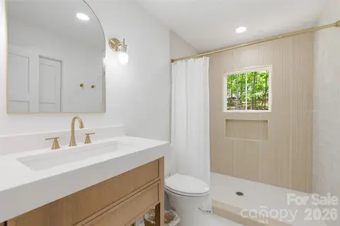 Customizable bathroom