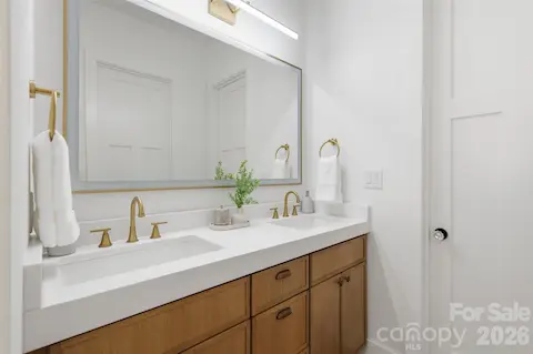 Customizable bathroom