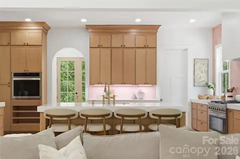 Can customize kitchen