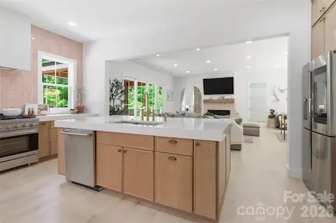 Can customize kitchen