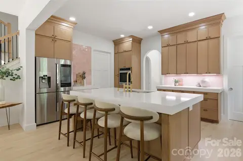 Can customize kitchen