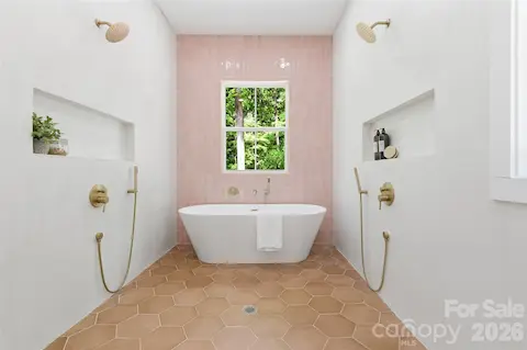 Customizable Primary Bathroom