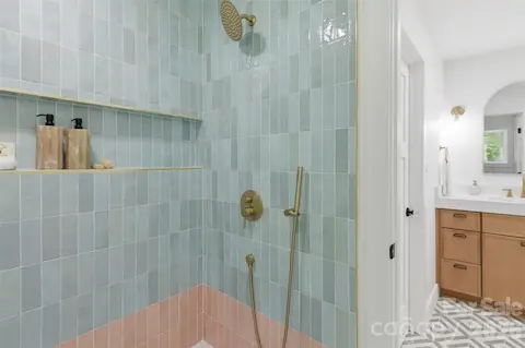 Customizable Full Bath
