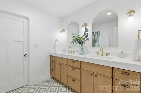 Customizable Full Bath