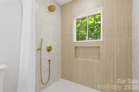 Customizable Full Bath