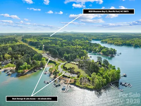Great location in Northview Harbor with loads of amenities including pool, recreation, walking trails and more!