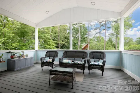 Screen porch