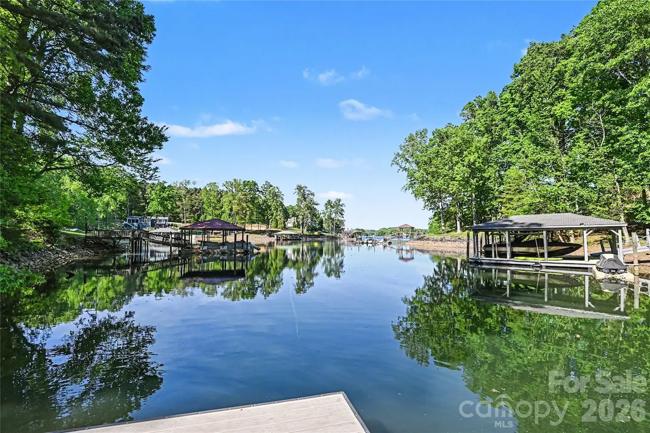 142 Lakeview Shores Loop, Mooresville, NC