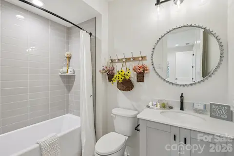 1 of 2 upstairs full bathrooms