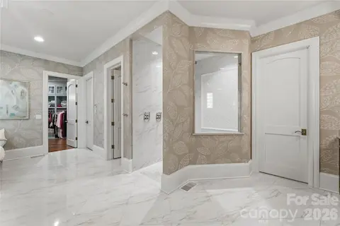 Grand Primary Bath Retreat