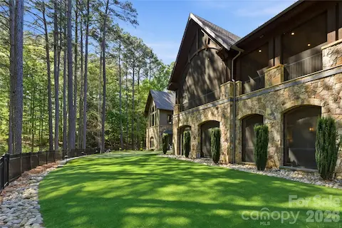 Resort-Style Putting Green