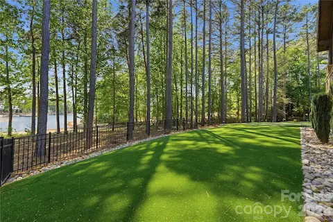 Lake-side Green
