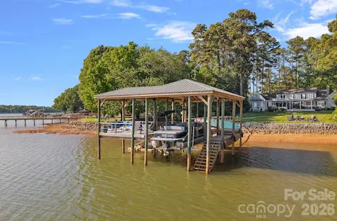 Covered dock with year-round deep water