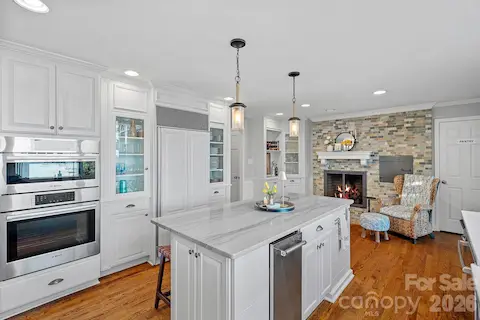 from high end appliances to a built in pizza oven