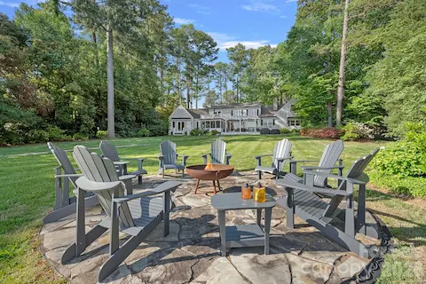 Expansive flat yard rarely found on the lake