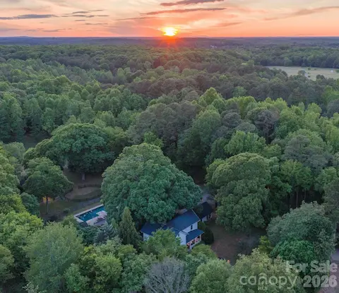 The canopy provided by the oaks ensures your privacy and sense of being away from it all, yet you are located within 10 minutes of Birkdale Village and Lake Norman.