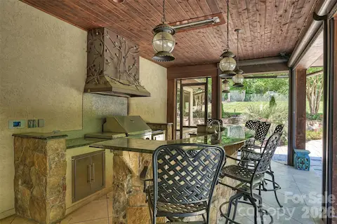 Outdoor kitchen