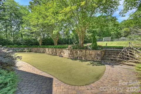 Putting green and Sport court
