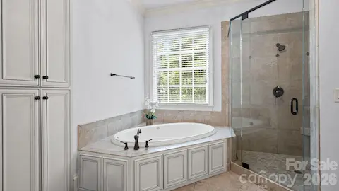 Amazing soaking tub