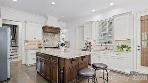 Beautiful Chef's kitchen