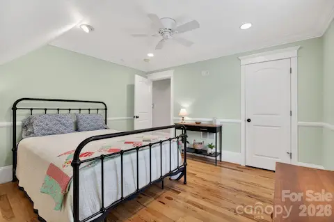 Upper Seconday / King Bed / Bedroom 4