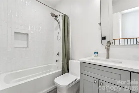 Full bath 3