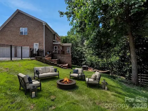 Virtually staged yard