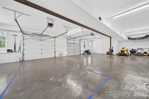 Calling all Garage Enthusiasts!! Just WOW!