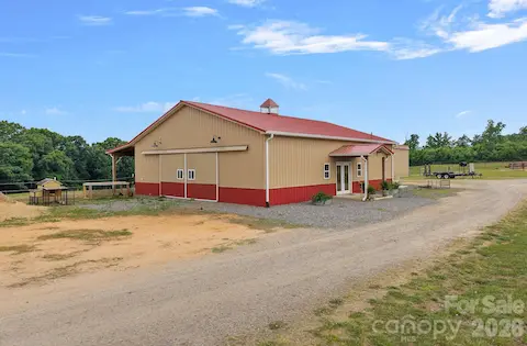 Barn with 4 stalls, large tack room and studio barn suite for overnight guests.