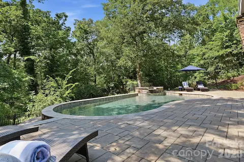Salt-water pool and total privacy!