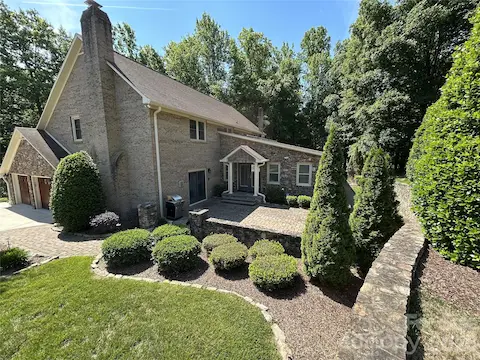 Professionally landscaped & fabulous outdoor Living !!!