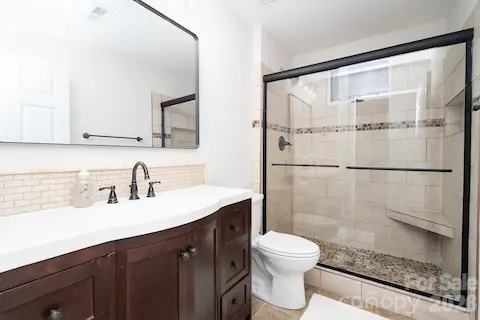 Second Level Full Bath