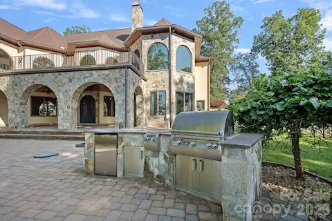 Outdoor Kitchen