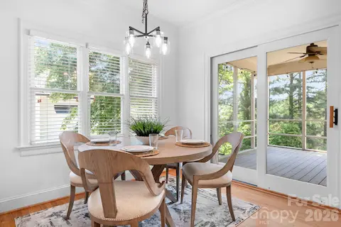 Breakfast Area Leading to Screen Porch