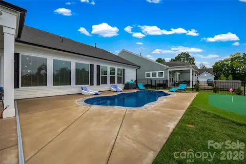 Heated Saltwater Pool