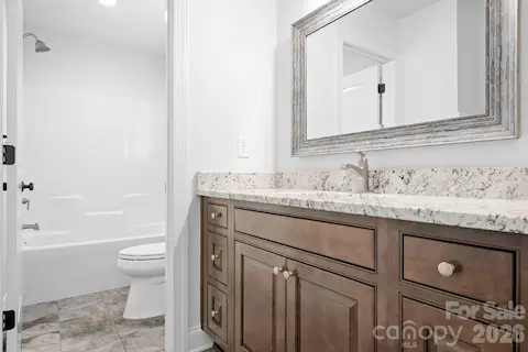 J & J Bath shared between 3 & 4