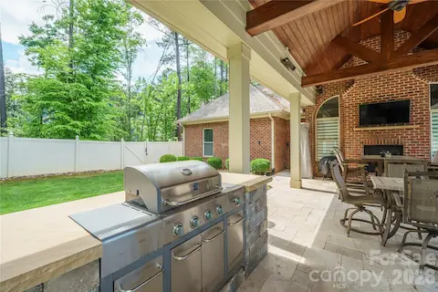 Built in grill with Tennessee stone counter