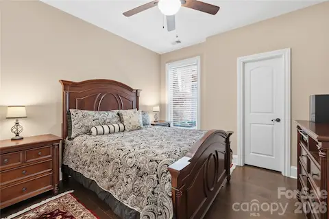 Private guest suite with own bathroom